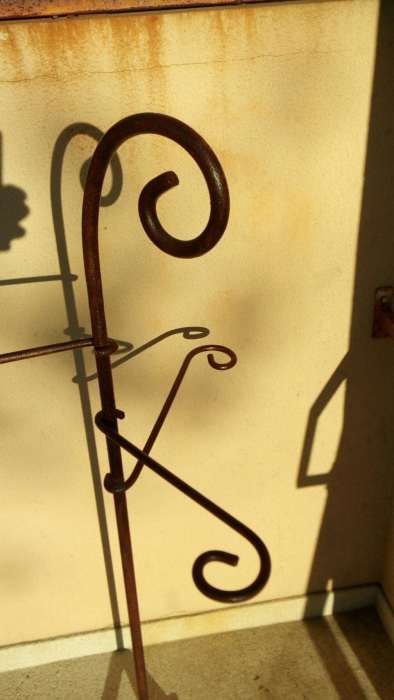 Cabide em ferro maciço forjado peça de autor vendo ou troco