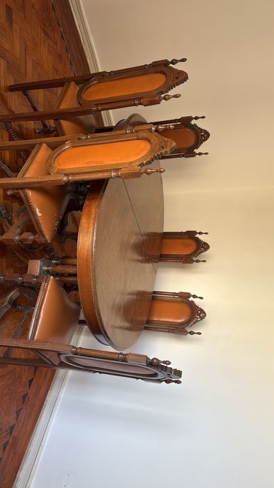 Mesa antiga de madeira
