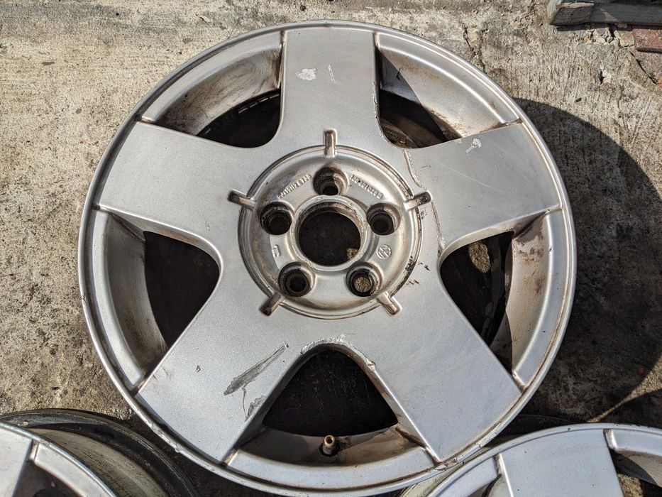 Felgi Aluminiowe 15 5x100 6Jx15H2 ET38 VW Volkswagen Golf IV