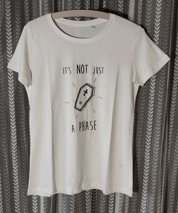 T-shirts  "Não Era Apenas Uma Fase" brancas mulher