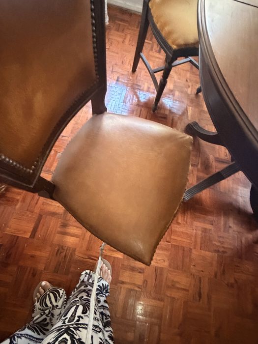 Conjunto de mesa e 4 cadeiras