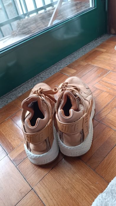 Sapatilhas castanhas Nike Huarache