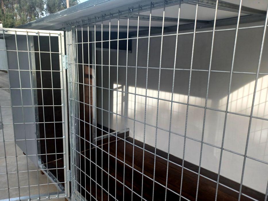 Casota com 2,50m x1,35mx1,20m.Super resistente