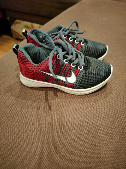 Кроссовки на мальчика.