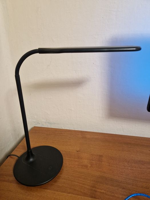 Светодиодная настольная лампа Светкомплект LED TB 006 6W (5500K)Описание:Продам стильную настольную LED-лампу