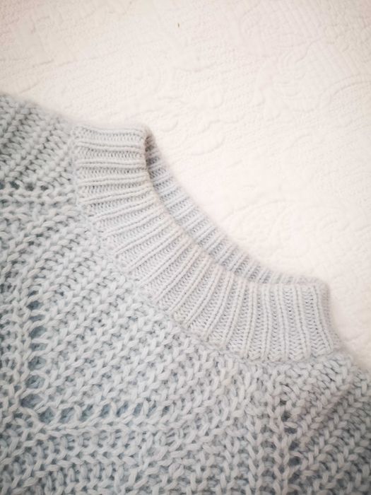 Wełniany sweter Bizuu