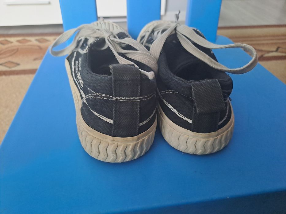 Klasyczne czarno białe trampki rozmiar 33