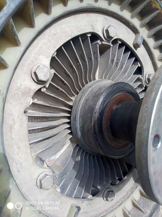 Вязкостная муфта с вентилятором  автомобиля P-380 Scania,  2410086.