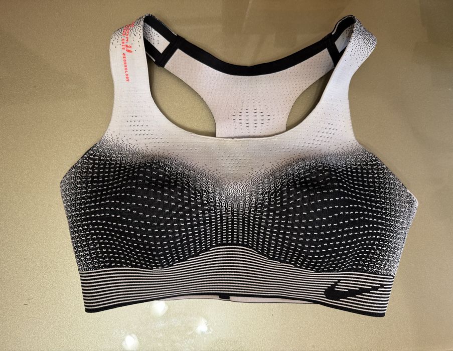 Оригінальний топ-бра Nike Swoosh Flyknit High-Support. Стан нового