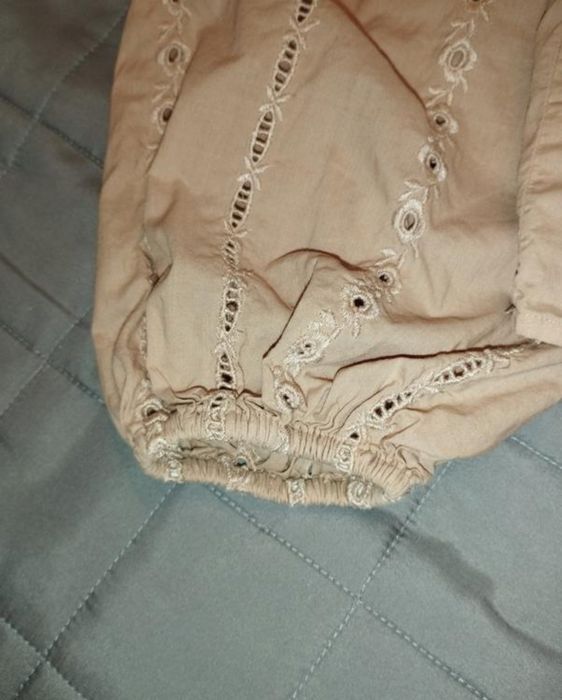 Стильна укорочена натуральна блуза в прошву Primark з об'ємним рукавом