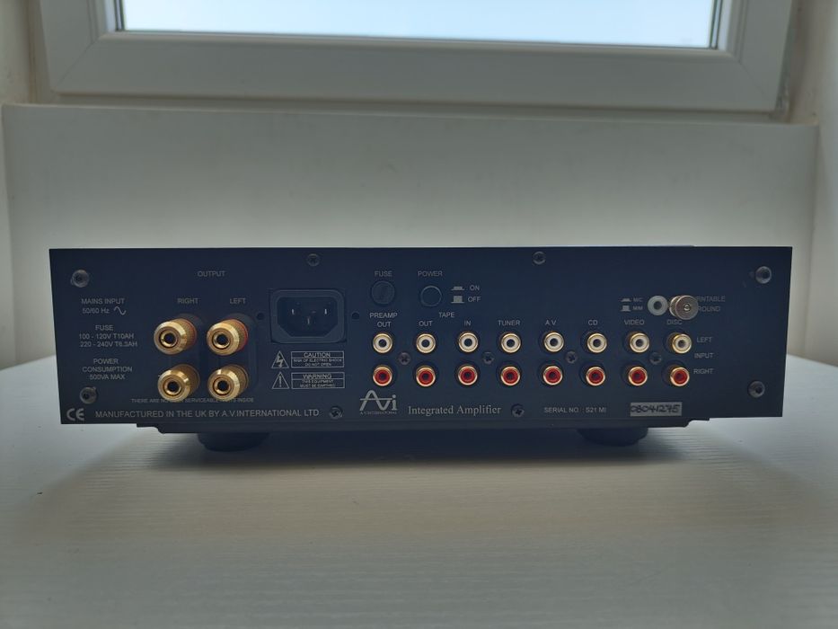 AVI S21 Laboratory Series Integrated Amplifier