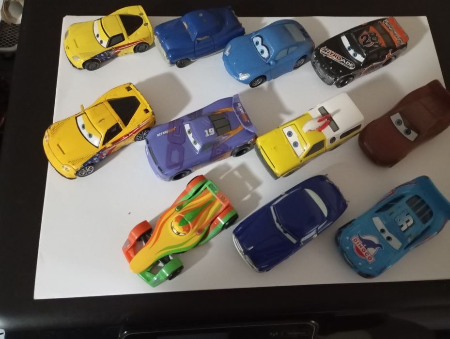 5€ a unidade carrinhos Disney pixel entrego em Rio tinto ou envio CTT