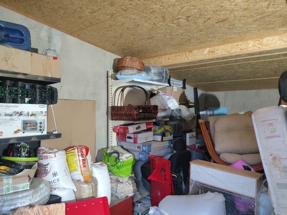 Продам гараж  в центрі хорошй під'їзд зручне місце