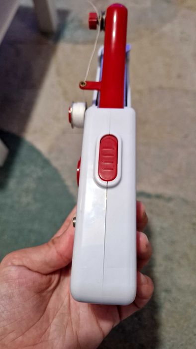 Máquina de costura portátil