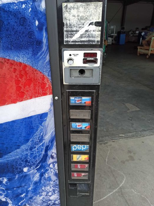 Automat vendingowy do napoi zimnych ZETA / Dixie-Narco P1220