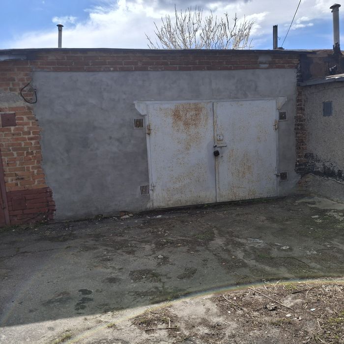 Продам гараж район мотеля