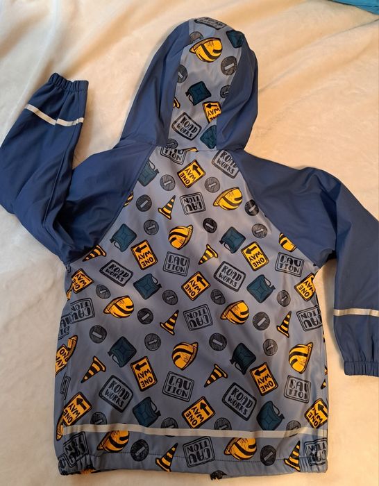 Ocieplana kurtka dziecięca przeciwdeszczowa jak nowa