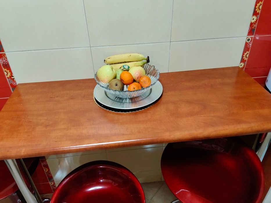 Krzesła hoker z barkiem/stolikiem