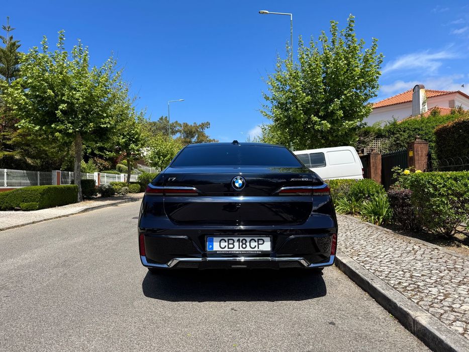BMW i7 xDrive60 Pack Desportivo M foto 3