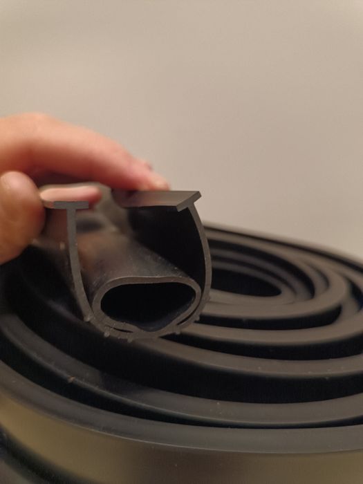 Uszczelka do bram garażowych gumowa