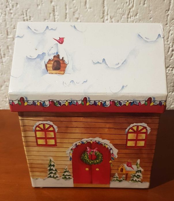 Sturdy Cardboard House for Chocolates - €5