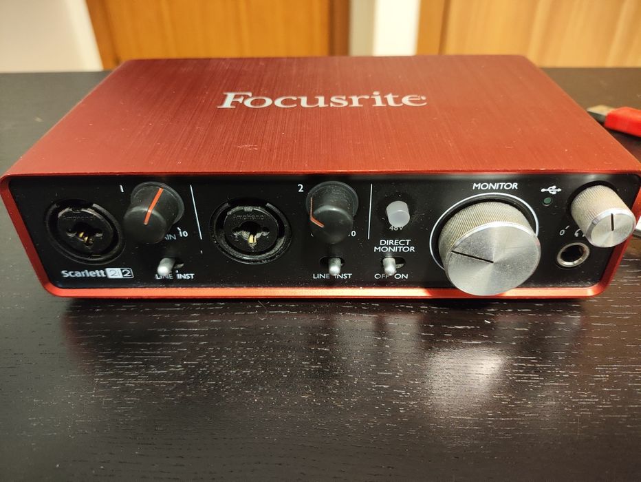 Kit Home Studio Focusrite Scarlett 2i2 + Microfone Condensador + Cabo XLR