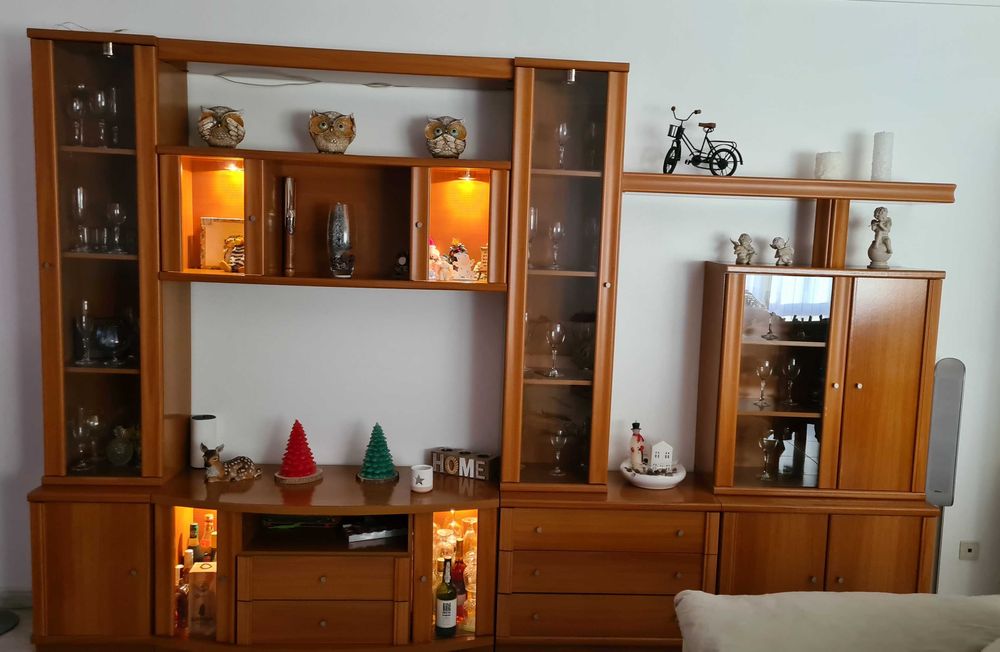 Móvel de sala  em cerejeira. Zona do carregado