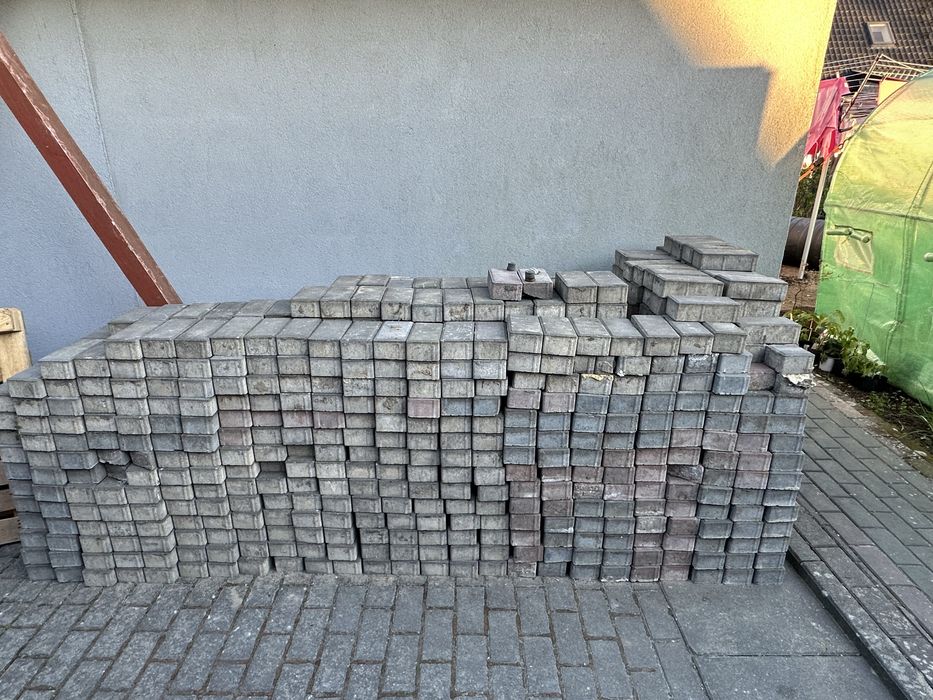 Roczna kostka brukowa
