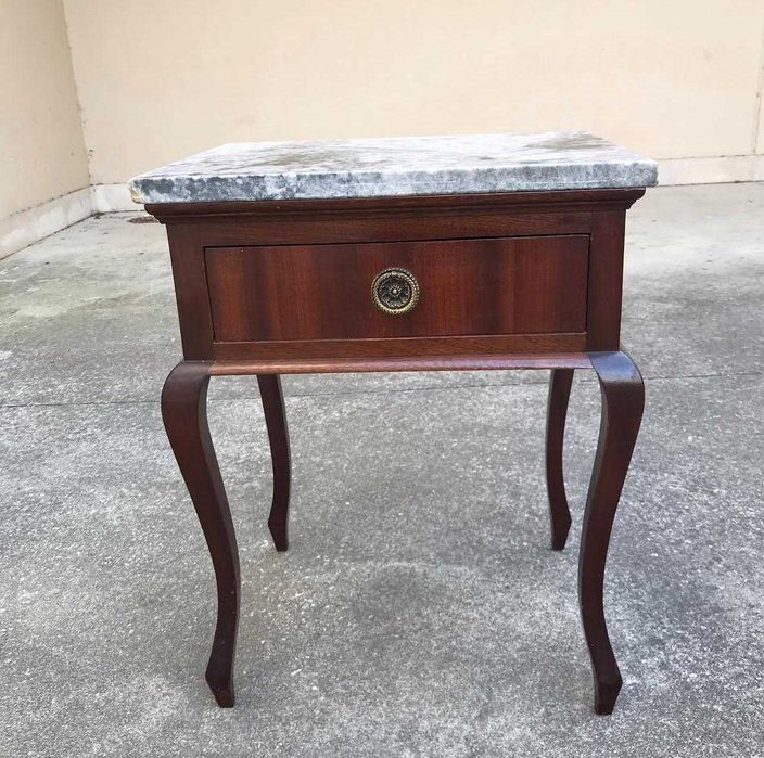 2 Mesinhas de cabeceira em madeira maciça recuperadas