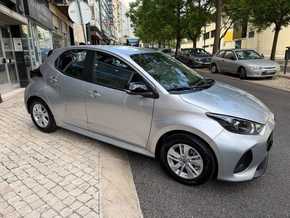 Mazda 2.0 1.5 L Hybrid VVT-i Centre-Line