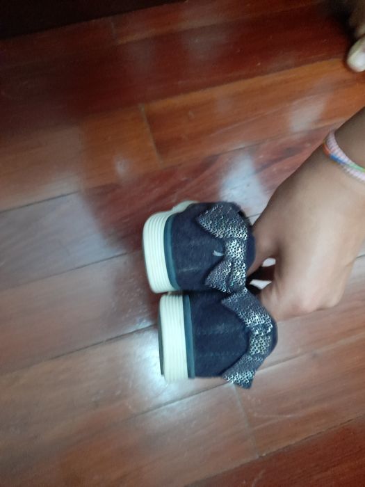 Sapato camurça azuis de menina