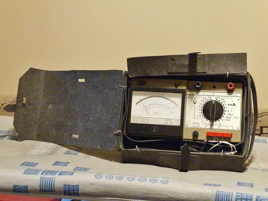 Блок живлення, амперметр та інші прилади періоду СРСР (8 приладів)