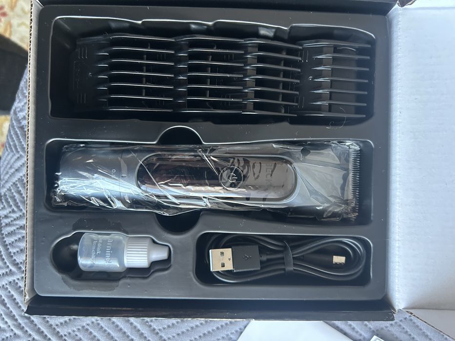 Maquina de cortar cabelo e barba nova Becken