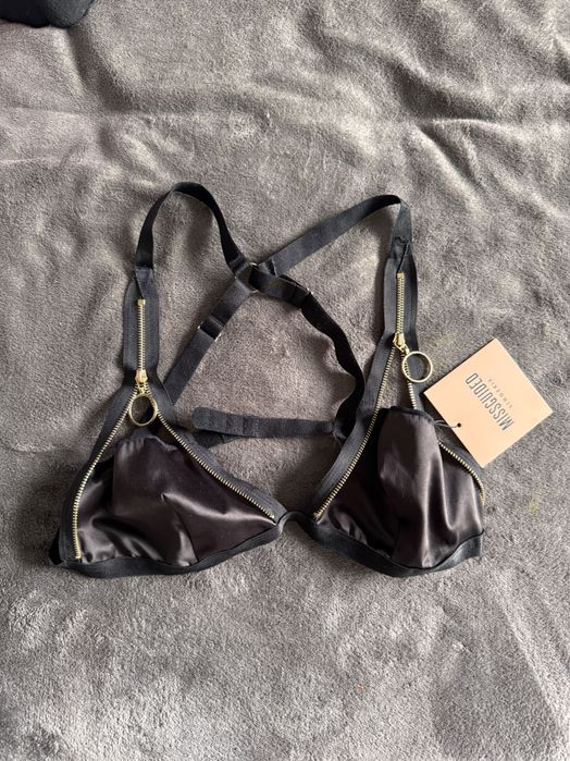 Nowy Czarny stanik z zameczkami rozm. 75 B