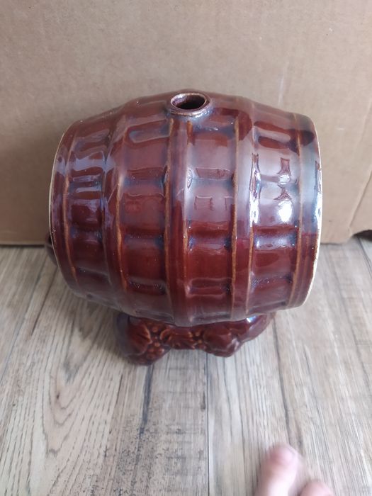 Brązowa ceramiczna beczka PRL