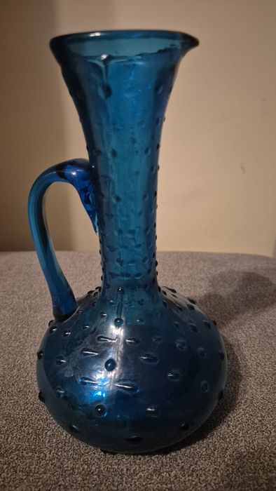 Dzbanek z kolorowego szkła