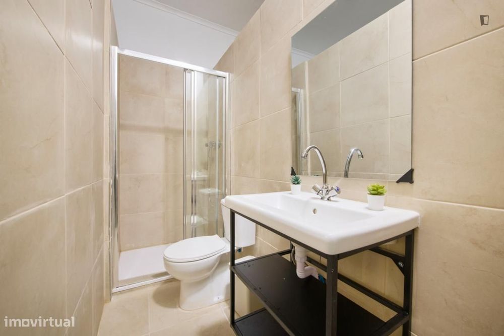 Quarto - localizado em Entrecampos Lisbon