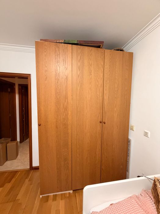 Roupeiro IKEA PAX 236x150 cm com acessórios KOMPLEMENT