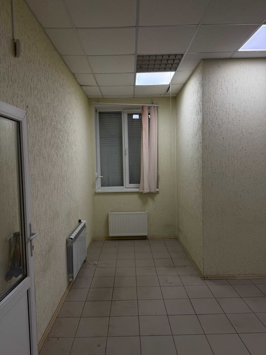 Продам помещение в новострое под офис,салон,кофейню м.Защитников Укр