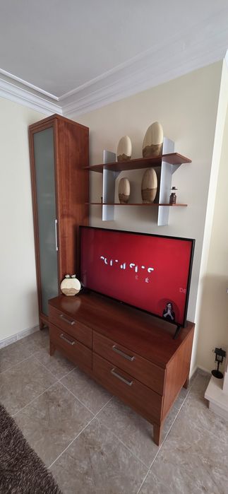 Sala, Cristaleira, vitrine, móvel TV+Prateleiras, mesa de Centro e mesa de apoio