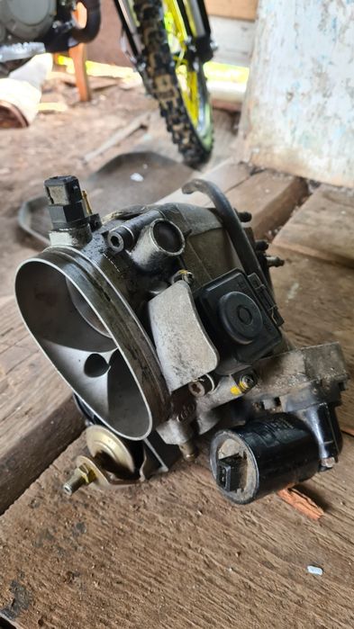 Дросельна заслінка в зборі audi a8 d2 4.2 1998