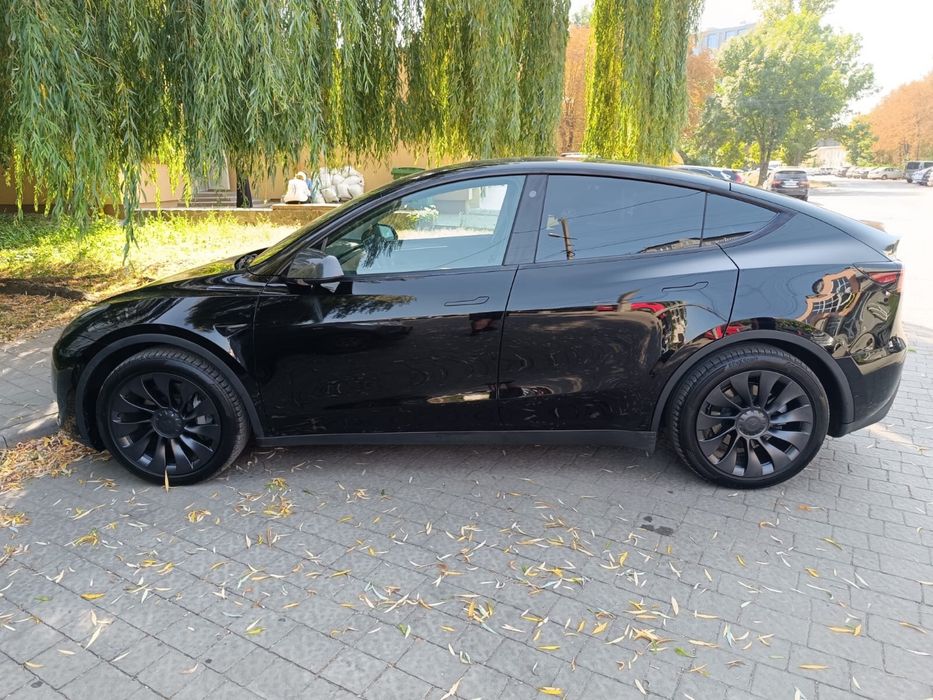 Tesla Y 2023 ПРОДАМ