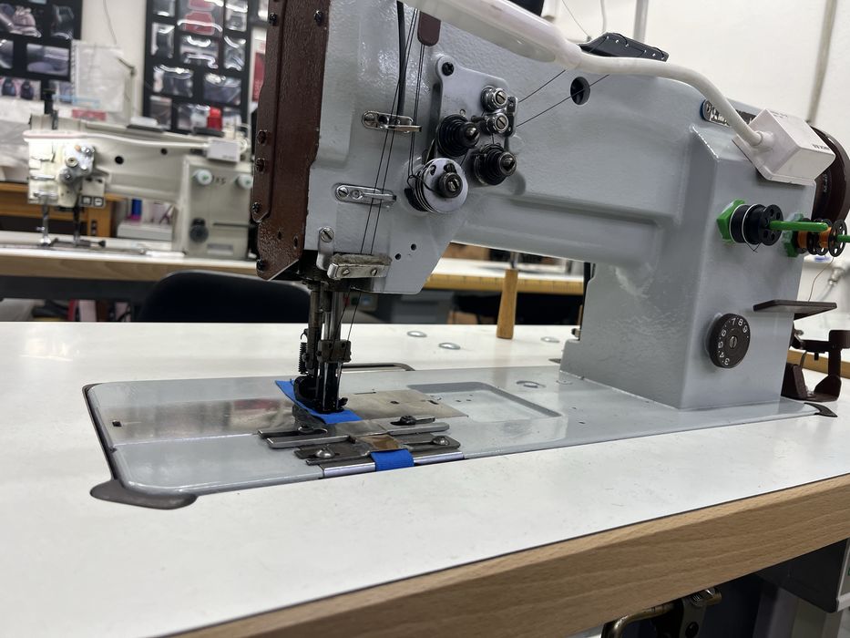 Maquina de costura triplo arrasto de 2 agulhas