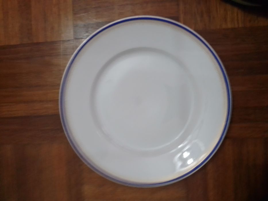 Diversas peças soltas da Vista Alegre e Cristal