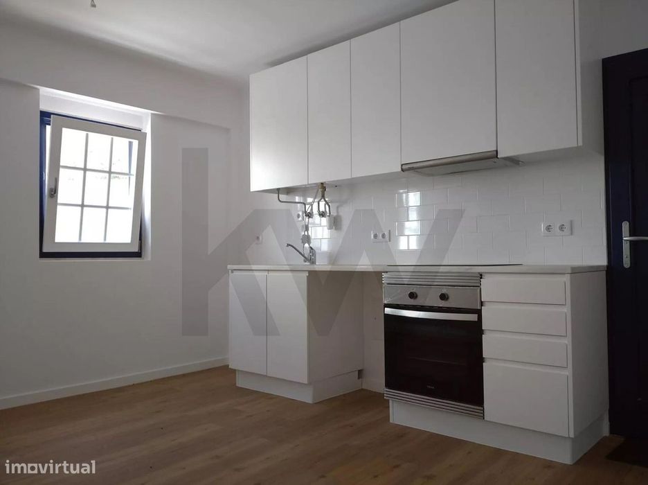 Apartamento T0 remodelado no Condomínio Pátio das Padeiras - Estrela