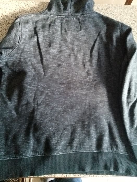 Camisola de capucho
