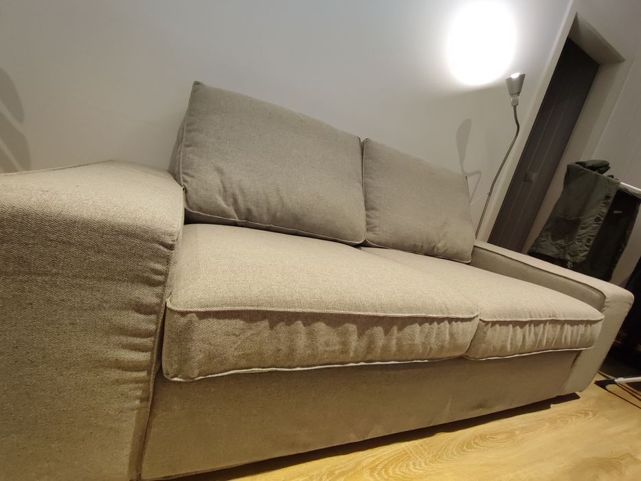 Sofá de três lugares