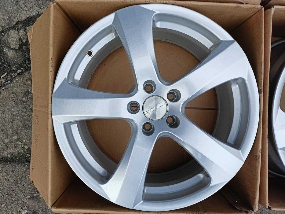 Felgi 18cali Volvo C70 S60 S90 V50 V60 Land Rover Range Rover nr8149
