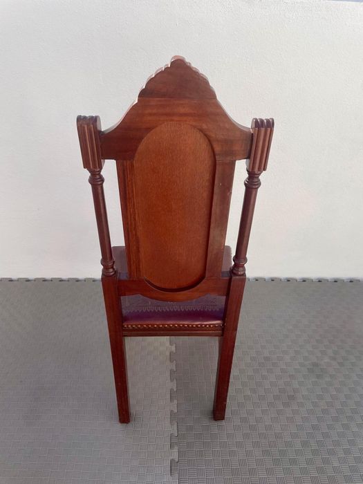 4 cadeiras , sala de jantar.