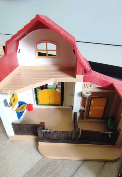 Stadnina koni + samochód do przewożenia koni + bryczka Play mobile